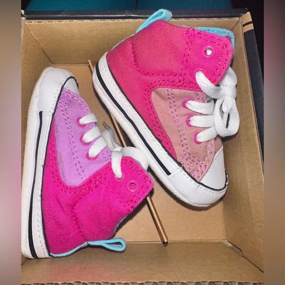 Baby girl Converse